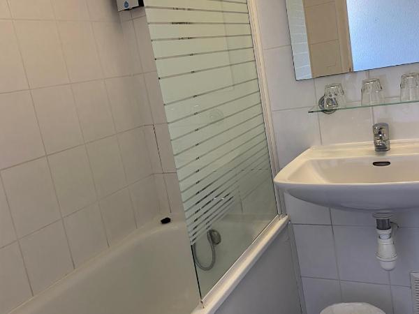 SHELDER Hôtel - CHERBOURG EN COTENTIN - Equeurdreville : photo 3 de la chambre chambre double