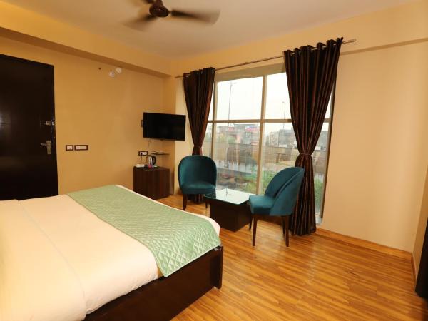 Hotel Palm Grand Naraina New Delhi - Couple Friendly Local IDs Accepted : photo 10 de la chambre chambre double deluxe