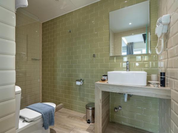 Maison 66, Riviera Hotels : photo 10 de la chambre queen suite with balcony & side sea view