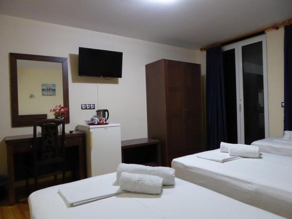 Sea Front Old Town : photo 3 de la chambre chambre triple avec vue sur la vieille ville