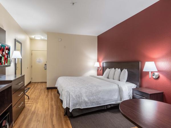 Red Roof Inn PLUS+ San Antonio Downtown - Riverwalk : photo 2 de la chambre chambre lit king-size standard - non-fumeurs