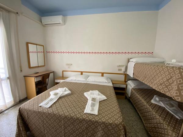 Hotel Nanni Garnì : photo 3 de la chambre chambre quadruple Économique
