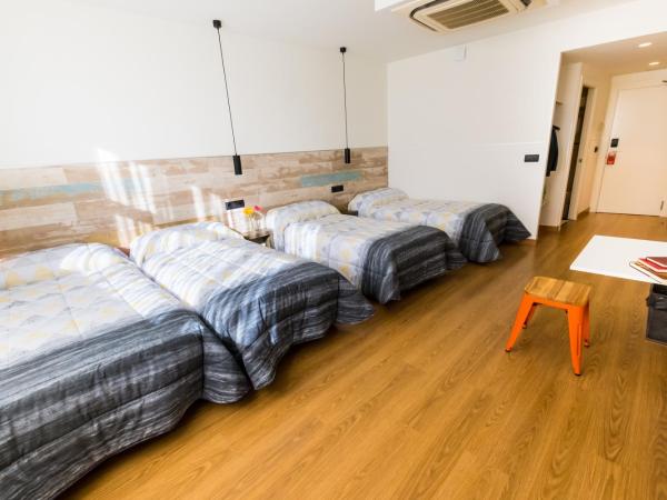 Far Home Bernabeu : photo 2 de la chambre chambre familiale avec salle de bains privative