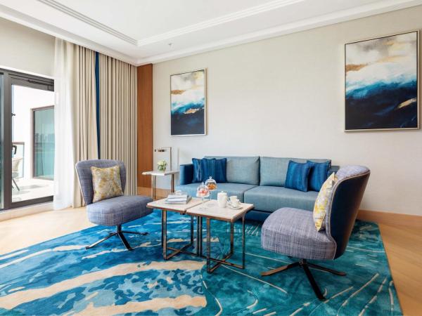 Taj Exotica Resort & Spa, The Palm, Dubai : photo 3 de la chambre grande suite 2 chambres de luxe avec accès au salon club, goûter et cocktails en soirée - vue sur mer