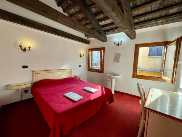 Ai Boteri : photo 2 de la chambre chambre double avec salle de bains commune