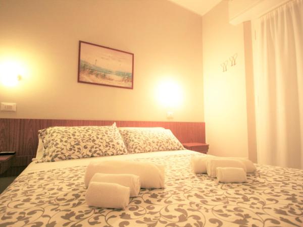 Hotel Amalfi : photo 4 de la chambre chambre double ou lits jumeaux avec balcon