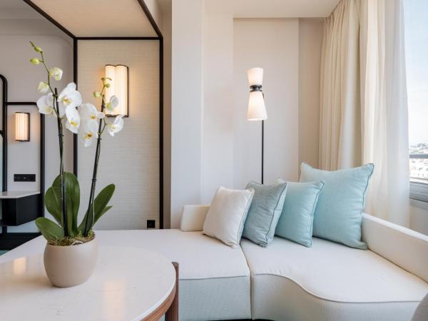 Mondrian Cannes : photo 7 de la chambre suite junior deluxe - vue sur ville