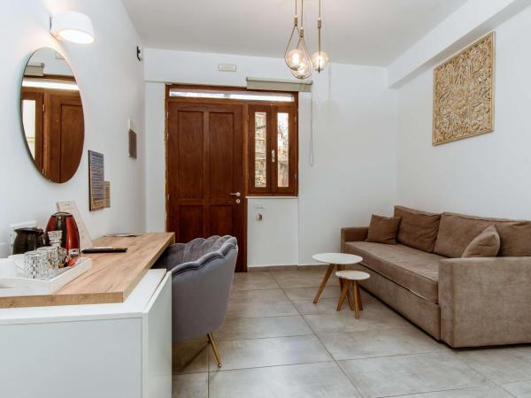 Deluxe Hotel : photo 7 de la chambre chambre triple basique - rez-de-chaussée