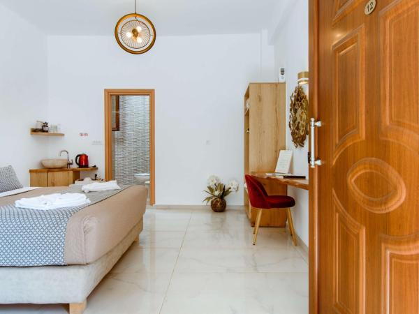 Deluxe Hotel : photo 8 de la chambre chambre double Économique - rez-de-chaussée