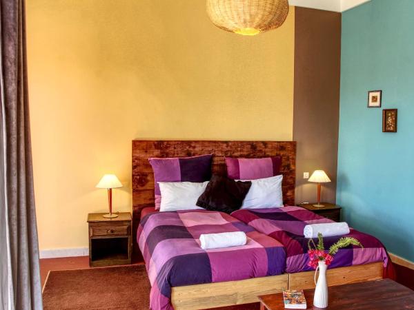 Terrasses vertes : photo 6 de la chambre suite lit king-size - vue sur piscine