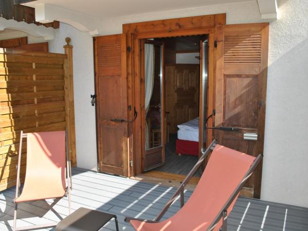 Oustalet : photo 5 de la chambre double room with mont-blanc view