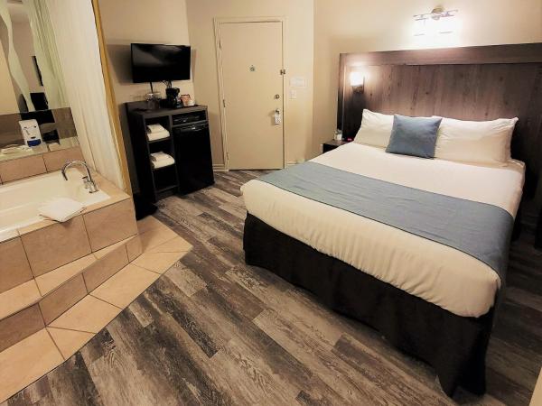 Hotel et Motel Le Chateauguay : photo 5 de la chambre suite lit queen-size avec baignoire spa