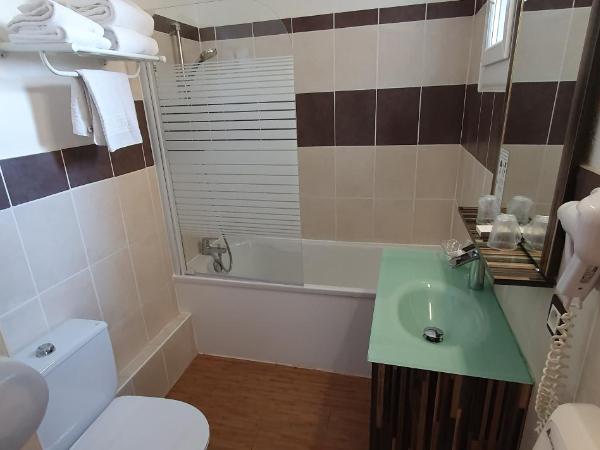 Hôtel Port Beach : photo 3 de la chambre chambre double avec balcon - vue sur mer