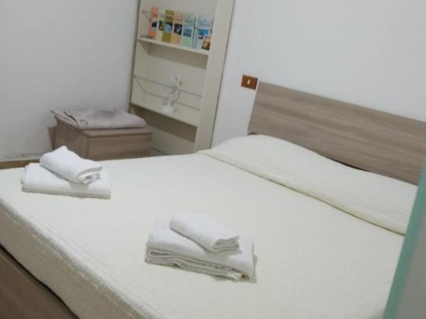 Flamingo Guest House- Rooms : photo 5 de la chambre chambre lit king-size - vue sur jardin