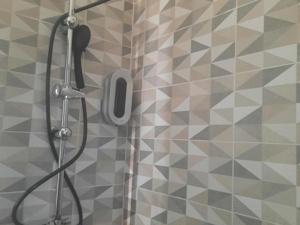 Flamingo Guest House- Rooms : photo 9 de la chambre chambre lit king-size - vue sur jardin