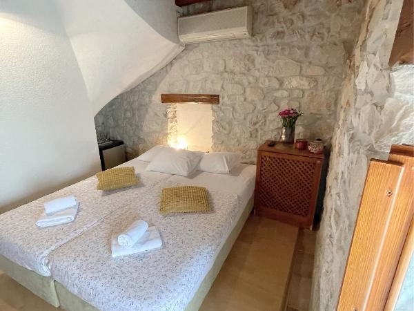 House Ivančić-free parking : photo 2 de la chambre chambre double ou lits jumeaux