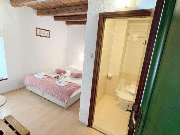 House Ivančić-free parking : photo 2 de la chambre chambre double ou lits jumeaux Économique