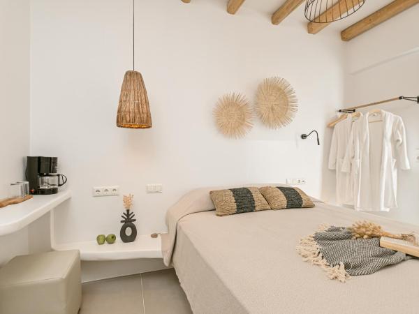 Naxos Blue Sky : photo 2 de la chambre chambre lit queen-size avec baignoire spa