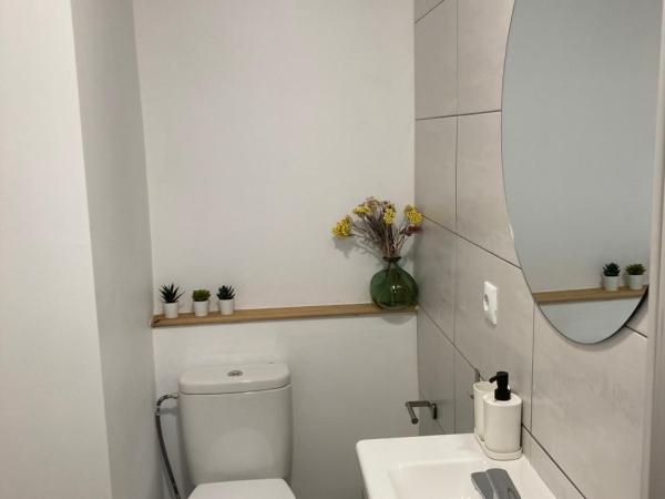 Castle View Apartments : photo 6 de la chambre studio avec balcon intérieur