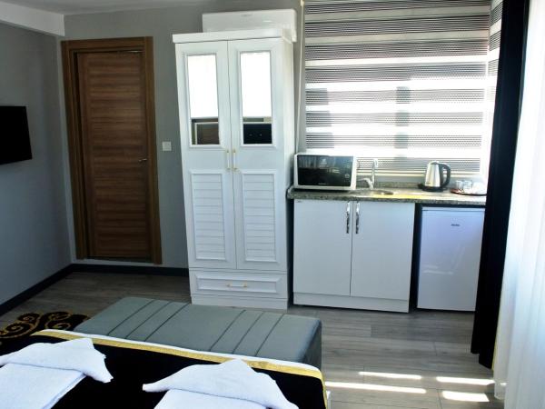 Emirhan Guesthouse & Suites : photo 8 de la chambre chambre double avec balcon - vue sur mer