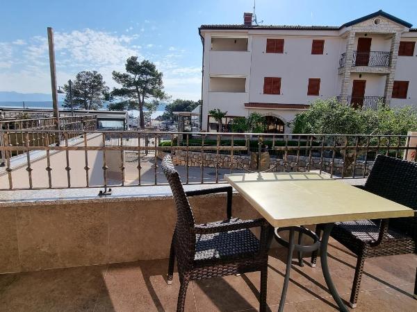 Villa Vista 1 : photo 9 de la chambre superior king room with balcony and sea view - dependence