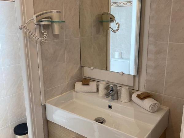 Resothel Le Gabian : photo 4 de la chambre chambre double confort avec balcon