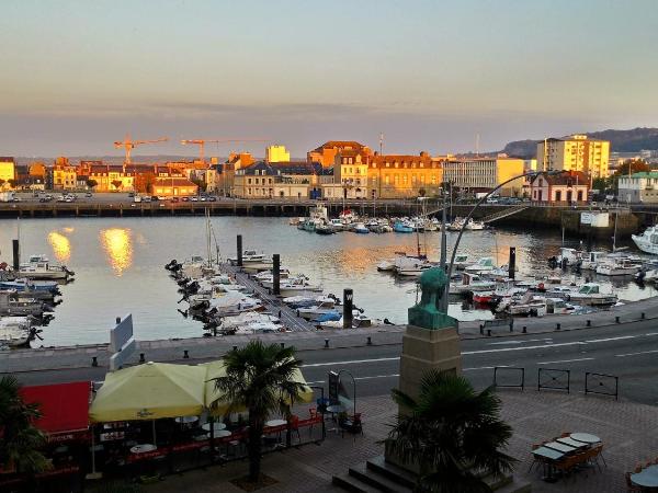 Le Grand Hotel : photo 2 de la chambre chambre simple - vue sur port