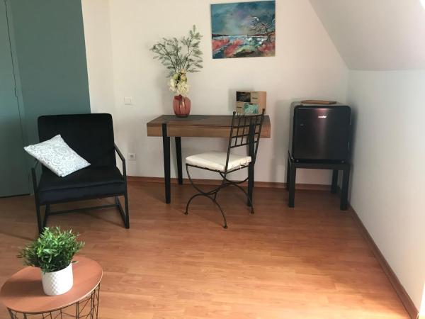 Les Mas du Peintre : photo 5 de la chambre suite - vue sur jardin