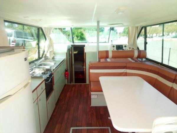 Bateau 6 personnes sans permis terrasse à quai ou option navigation : photo 8 de la chambre mobile home