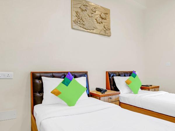 Treebo Sai Village Gold Souk - Sec 43 : photo 10 de la chambre chambre double deluxe