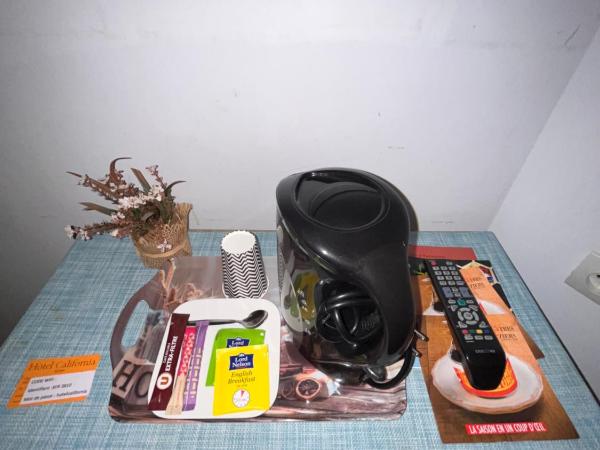 Hotel California : photo 2 de la chambre chambre simple avec toilettes communes et douche privée