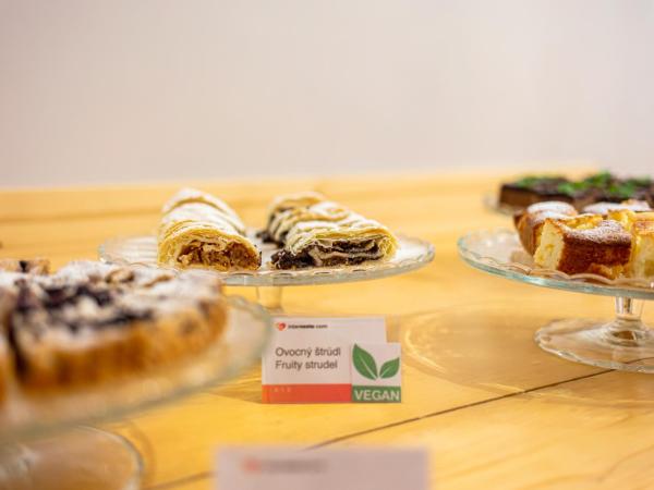 Internesto Brno : photo 10 de la chambre chambre double avec salle de bains commune