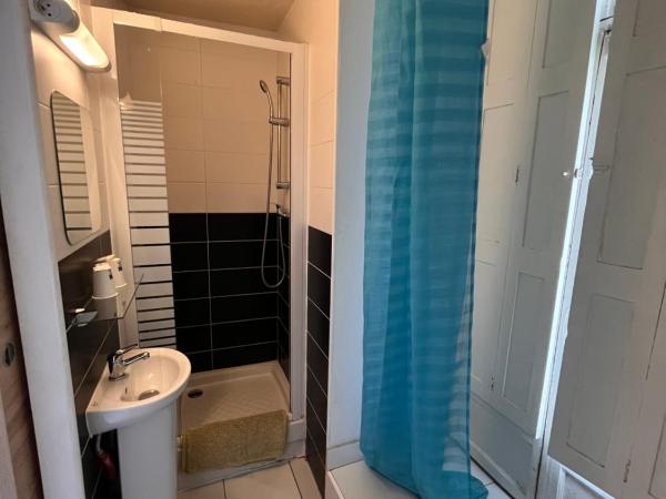 Hotel California : photo 3 de la chambre chambre lits jumeaux standard avec salle de bains