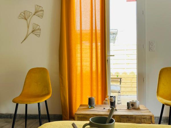 Un coin tropical en Provence ! : photo 3 de la chambre chambre double - vue sur piscine