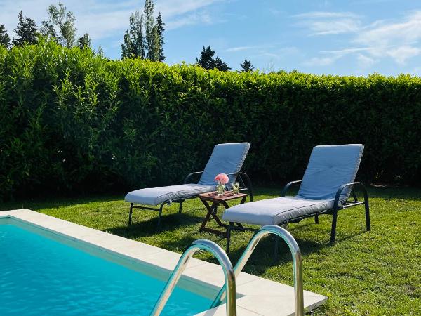 Un coin tropical en Provence ! : photo 7 de la chambre chambre double - vue sur piscine
