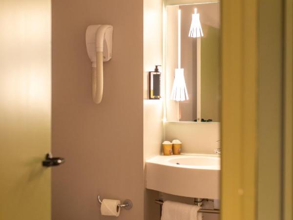 Ibis Styles St Etienne - Gare Chateaucreux : photo 9 de la chambre chambre double standard