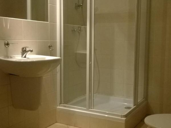 Restaurant Švejk a Pension Brno : photo 3 de la chambre chambre double ou lits jumeaux