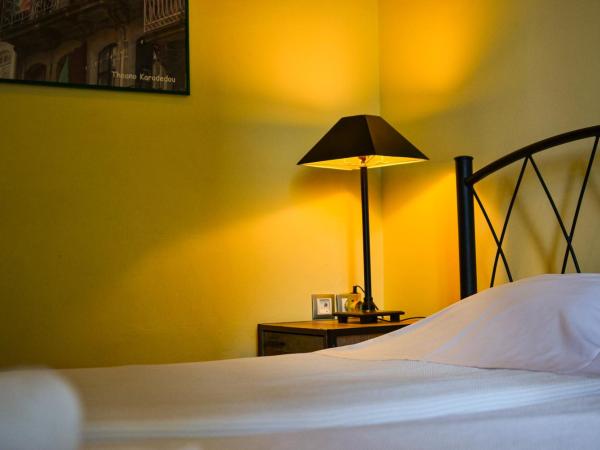 RentRooms Thessaloniki : photo 6 de la chambre chambre lits jumeaux avec balcon