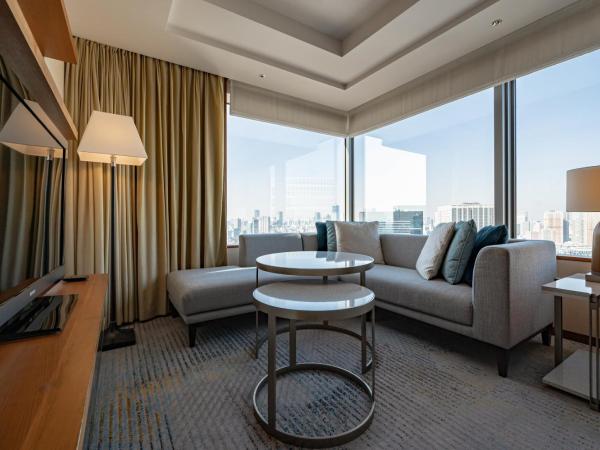 The Strings by InterContinental, Tokyo, an IHG Hotel : photo 7 de la chambre suite 1 chambre avec lits jumeaux et accès au salon