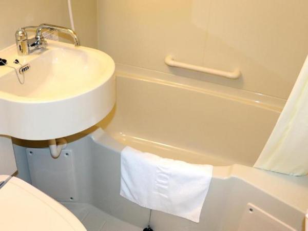 Toyoko Inn Kobe Sannomiya eki Shiyakusho Mae : photo 1 de la chambre chambre double avec petit lit double - non-fumeurs