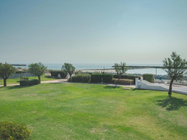Thalacap Camargue : photo 3 de la chambre chambre double supérieure avec balcon - côté mer (accès gratuit au spa)