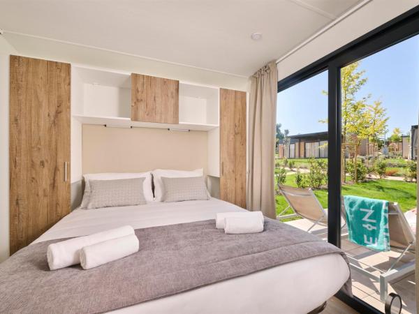 Camping Park Umag Mobile Homes : photo 8 de la chambre mobile home familial - canova bay