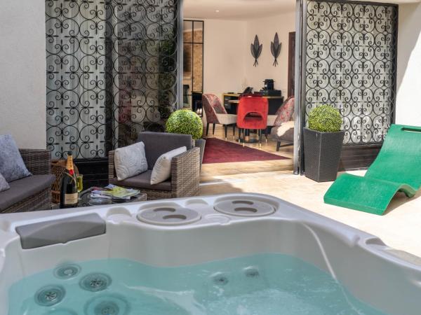 Le Confidentiel Hôtel & SPA : photo 7 de la chambre suite avec jacuzzi