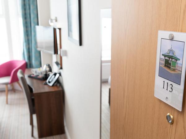 Best Western Carlton Hotel : photo 10 de la chambre chambre lits jumeaux supérieure - vue sur mer