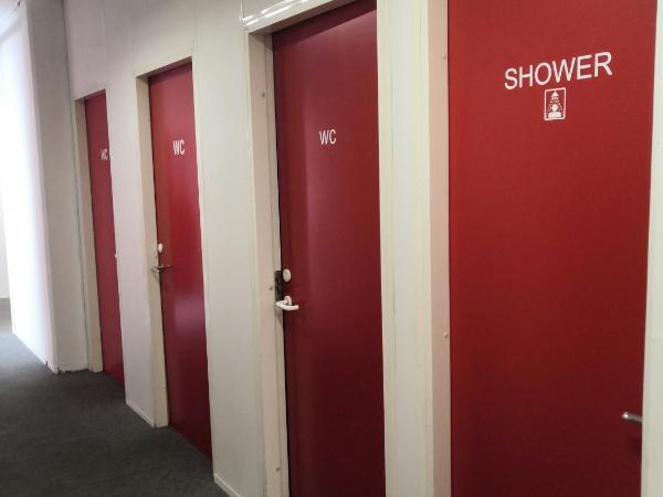 101 Guesthouse Hotel : photo 8 de la chambre chambre simple avec salle de bains commune