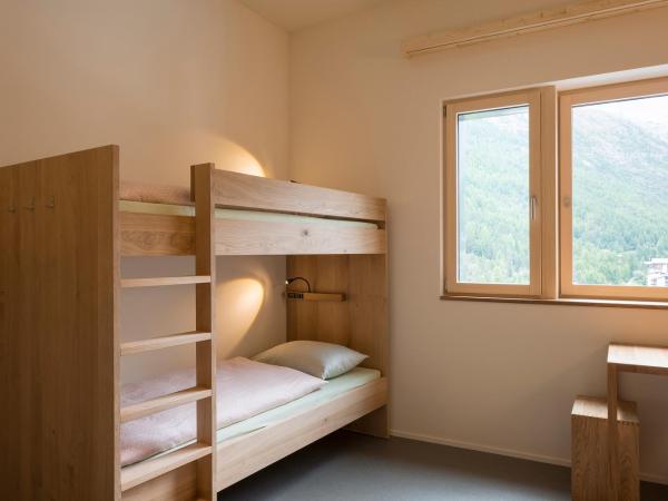 wellnessHostel4000 : photo 4 de la chambre chambre quadruple avec douche - accès à la piscine inclus