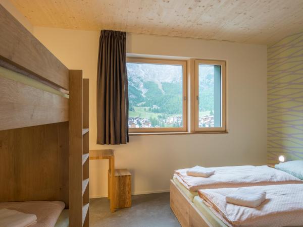 wellnessHostel4000 : photo 2 de la chambre chambre familiale avec douche - accès à la piscine inclus