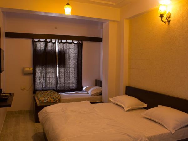 Hotel Holiday Home : photo 2 de la chambre chambre triple Économique