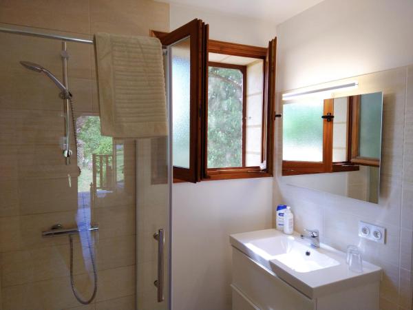 La Colline - Chambre d'hôtes - B&B : photo 10 de la chambre chambre double avec salle de bains privative
