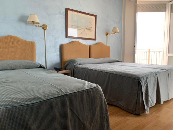 Hotel Universo : photo 1 de la chambre chambre double standard avec lit d'appoint